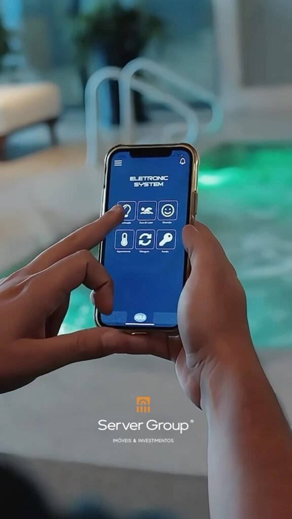 Piscina boa é a que está pronta quando você chega. Ninguém compra uma casa com piscina para cuidar de piscina. Mas é o que acaba acontecendo: água verde na segunda-feira, aquecimento que só esquenta depois que você desistiu de entrar, luz que alguém precisa lembrar de ligar. Com automação, tudo isso acontece em silêncio. A filtragem roda sozinha no horário certo. A água esquenta antes de você chegar e desliga quando não tem ninguém em casa. A iluminação acompanha o fim da tarde e os jatos ligam pelo celular. Você abre o aplicativo, olha, e está tudo pronto. A Server Group projeta a automação junto com a obra ou instala na piscina que já existe, em Araguari e região. Quer ver como fica na sua casa? Chama no WhatsApp: (34) 9 9219-5276. Onde tecnologia encontra propósito. #ServerGroup #AutomaçãoResidencial #CasaInteligente #AutomaçãoDePiscina #Piscina Araguari