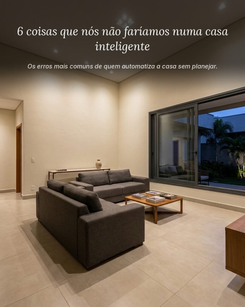 A procura por casa inteligente cresceu 22% em doze meses no Brasil, segundo levantamento da Verisure, e o item mais buscado é o interruptor. O que quase ninguém planeja é o que vem depois da compra. Seis erros se repetem: dispositivos de marcas diferentes que não funcionam juntos, casa que depende só do Wi-Fi, tomada inteligente usada para resolver o que ela não resolve, casa toda automatizada de uma vez, escolha pelo preço e instalação elétrica ignorada. Os seis têm a mesma origem: a casa foi comprada, não foi projetada. Na Server Group a automação começa no projeto elétrico. Nós fazemos a obra e a automação aqui em Araguari, então o fio atrás da parede é dimensionado sabendo o que vai ser ligado nele. Comenta AUTOMAÇÃO que nós mostramos por onde começar na sua casa. 📍 Server Group — Araguari-MG WhatsApp (34) 9 9219-5276 #Araguari #CasaInteligente #AutomacaoResidencial #ObraSegura #TrianguloMineiro